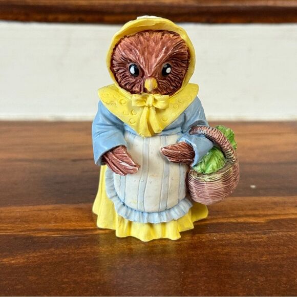 Vintage JC 1991 Tiny Mrs Owl miniature collectable figurine with Basket - Picture 2 of 10